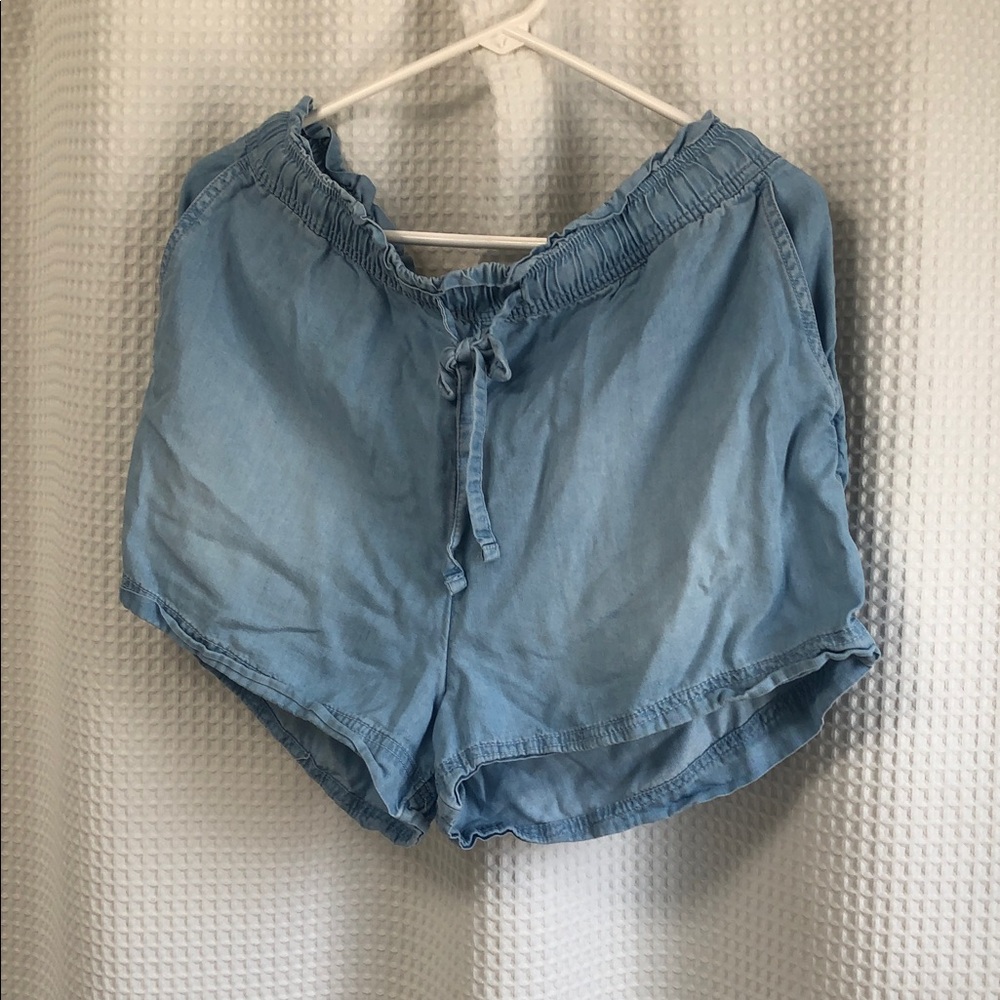 💙C&C CALIFORNIA Soft Light Blue Women's Chambray-Like Shorts 💙